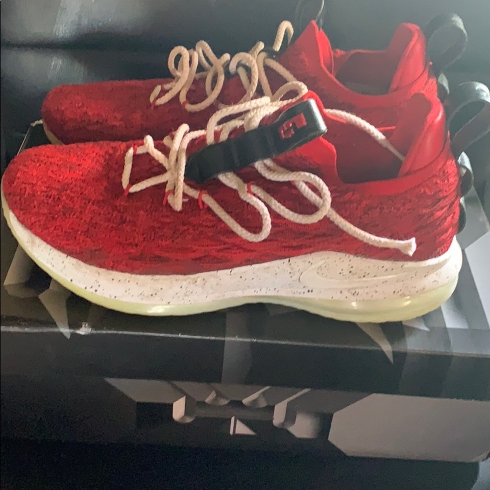 Lebron 15 team red